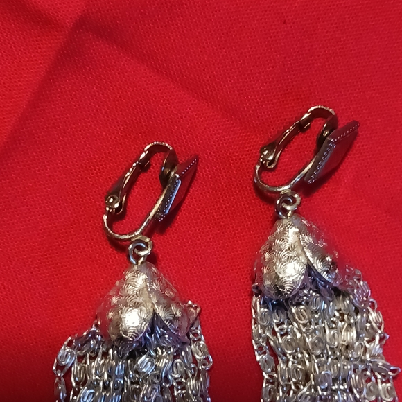 Sarah Coventry Chain Clip on Earrings - Picture 6 of 7